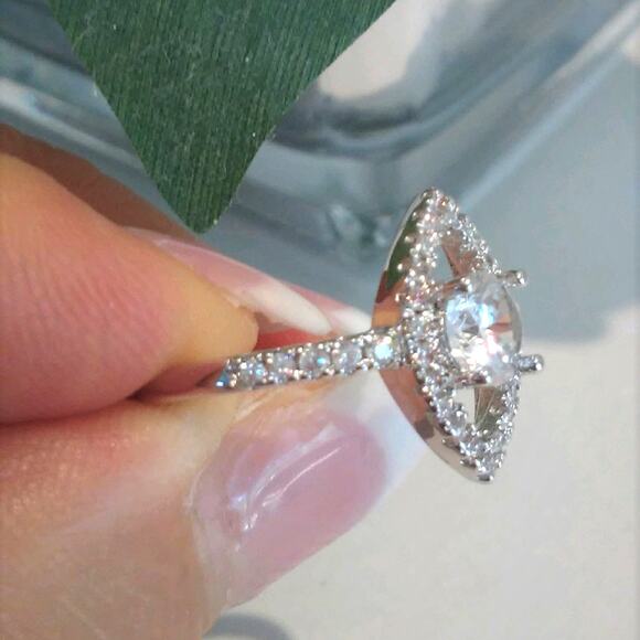 Solitaire Ring Sz 8 Cocktail Silver 925 Simulated REALISTIC DIAMOND Contemporary - Picture 9 of 10